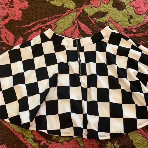 Black and white checkered skirt - Picture 3 of 3